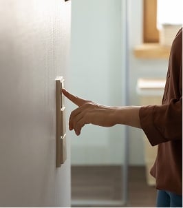 student turning off lights